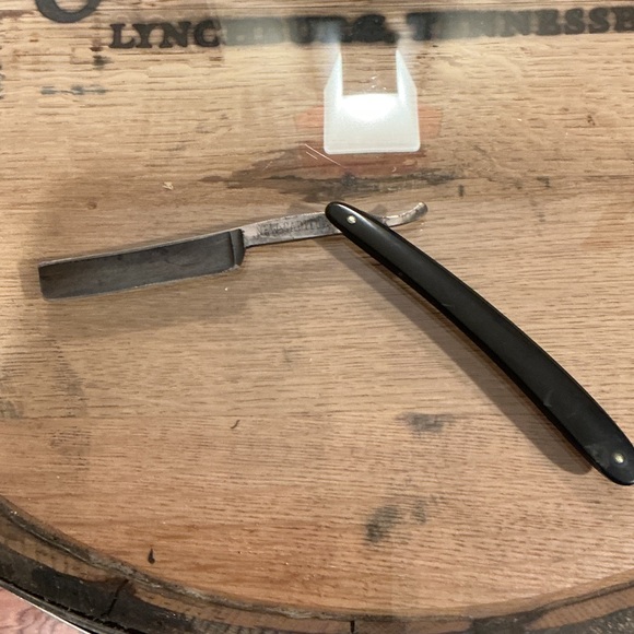 Case Straight Razor with Black Handle - Picture 4 of 11